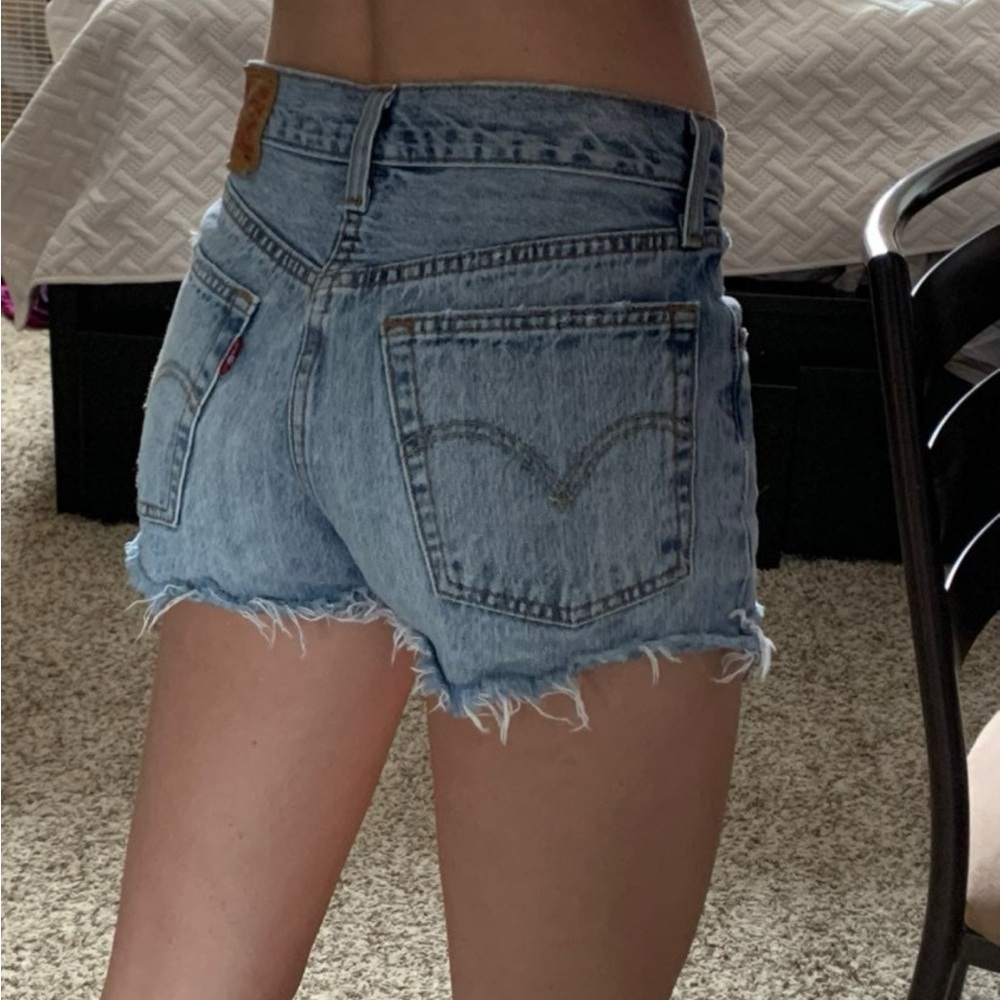 Levi’s 501 shorts size 25. Light denim. Button up fly. High waisted - Picture 12 of 13